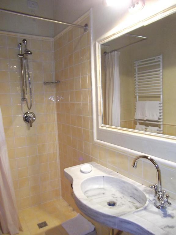 Hostal L'Arcadia Pietrasanta Habitación foto